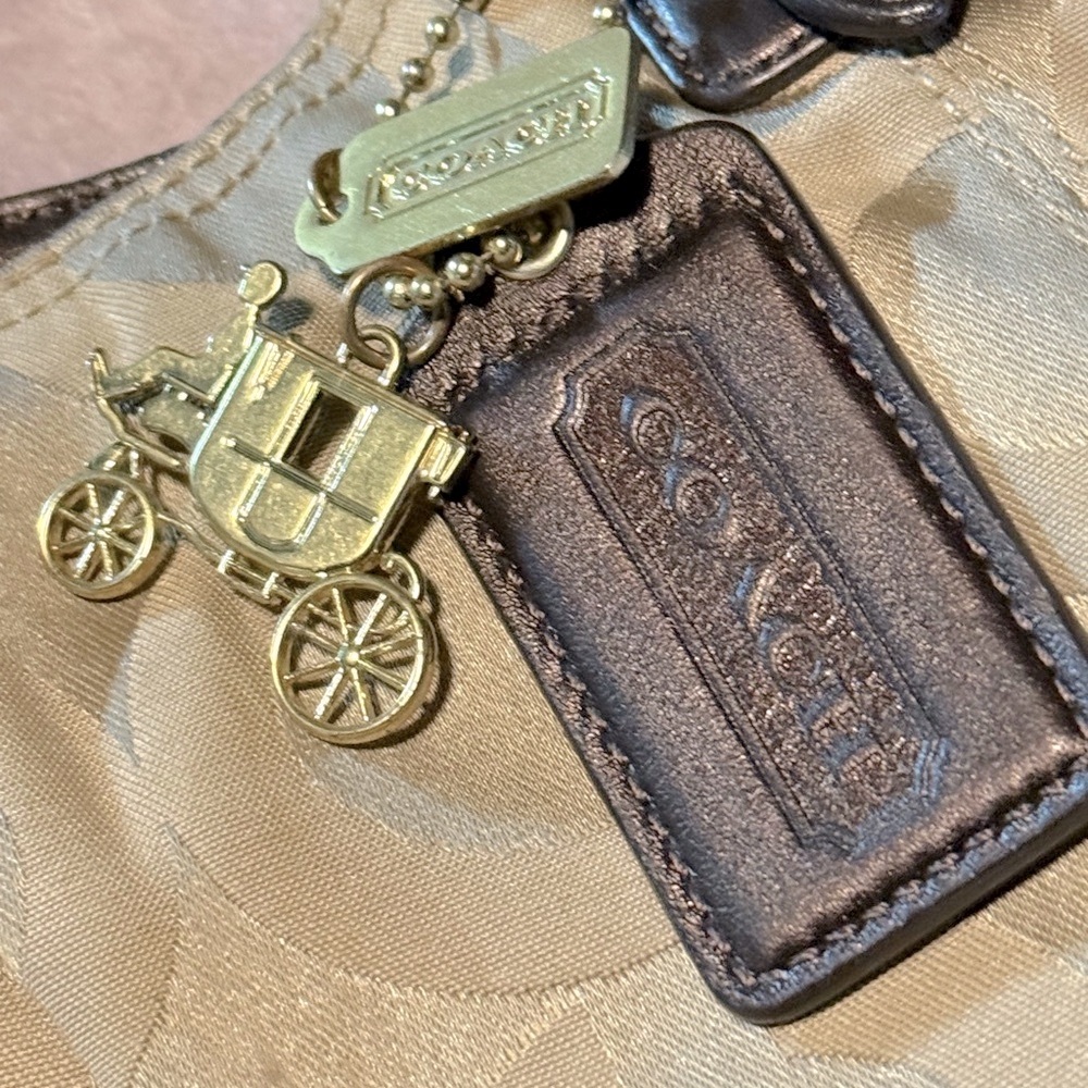 Coach Maggie Optic XL Beige Shoulder Bag - Picture 14 of 14